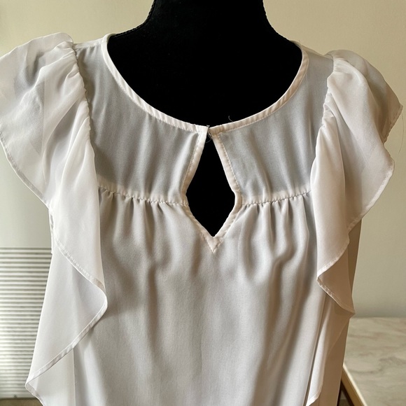 Express White Flutter Short Sleeve Elastic Waist Blouse Size Medium - Picture 2 of 5